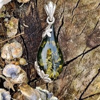Sterling Silver Pendant Pretty green amber teardrop with decorative floral detail to the side and top, with shell style bale